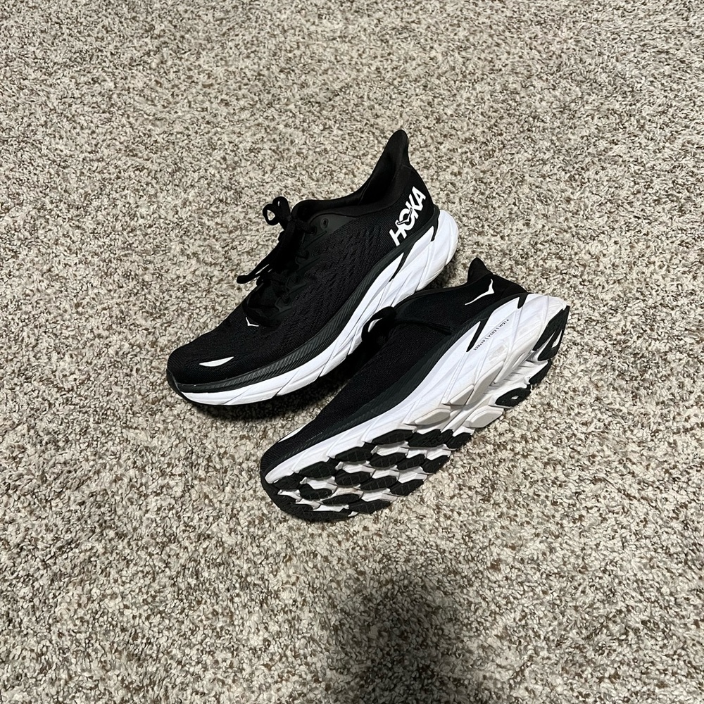 Clifton 8. Black and white hokas barely worn!